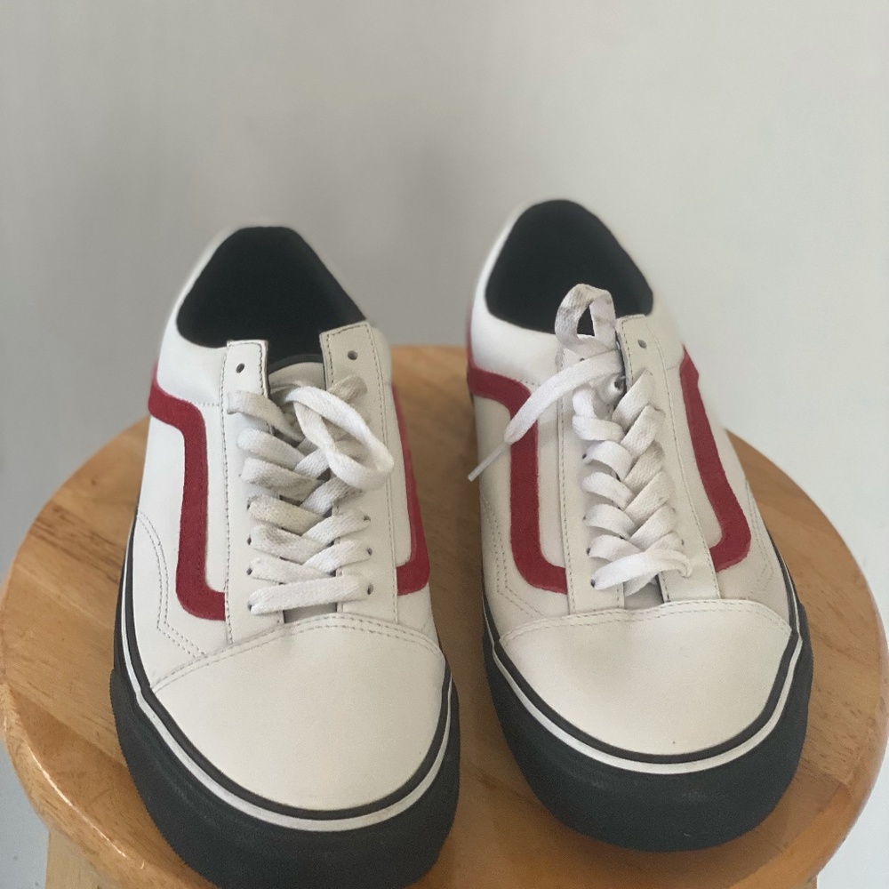 VANS SIZE 9 LOW TOPS